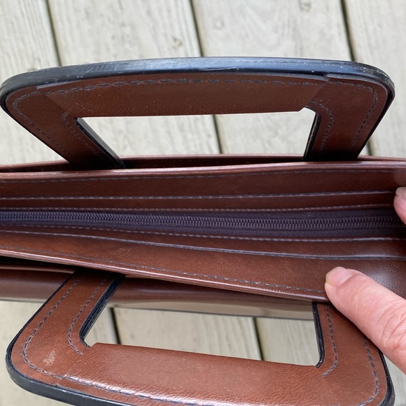 VINTAGE Unisex vegan brown leather portfolio , Size: 17”W x 12”H x 3”D - Picture 10 of 14
